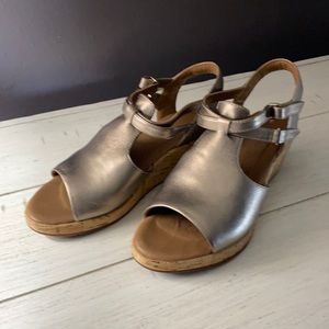 Unstructured by Clark’s